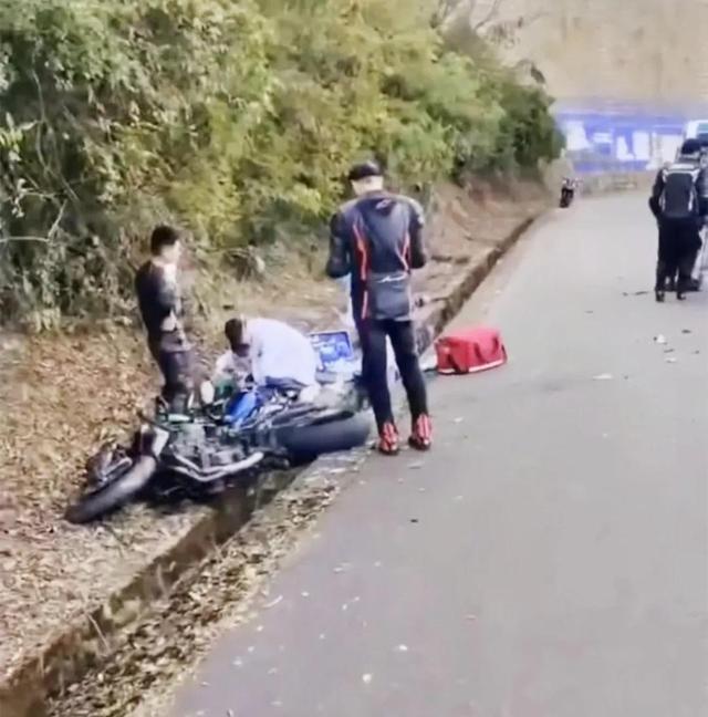 梦见亲人车祸身亡，梦境背后的深层含义与心理解析