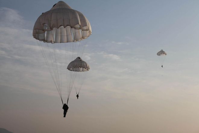 梦见男人送了我一把黑色伞，探索梦境背后的深层含义