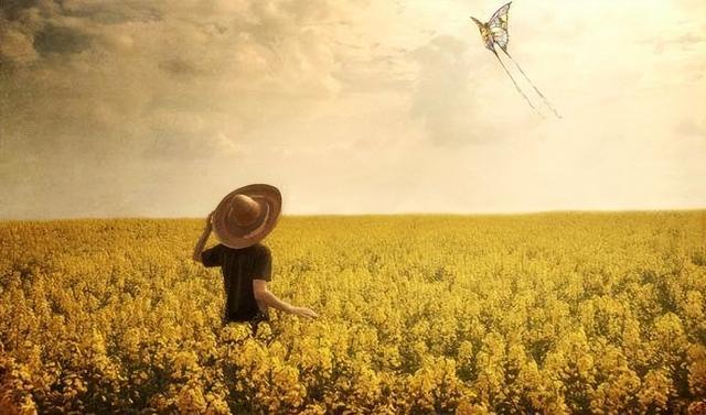 梦境的深层启示，梦见自己与好友被蜘蛛咬伤，死亡的象征与友谊的考验