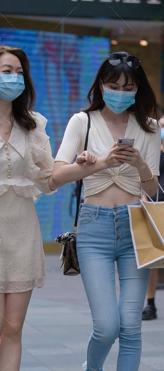 休闲衣服排名：精选四季潮流衣物让你轻松穿出品味
