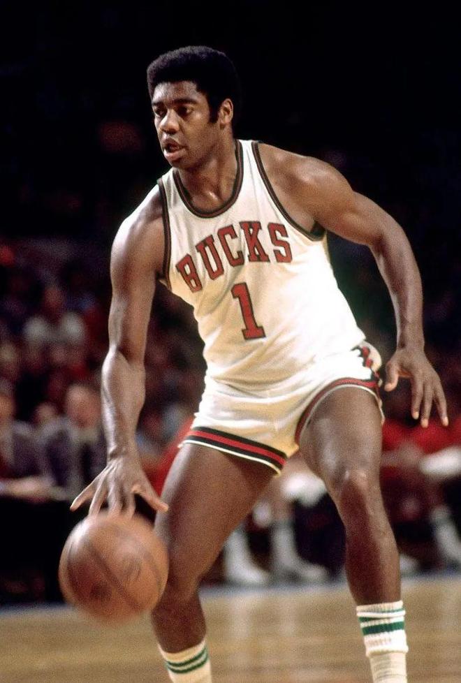 NBA现役白人球星实力排行：实力与颜值并存的天之骄子