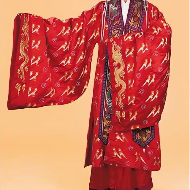 梦见穿红衣服，寓意、象征与深层解读