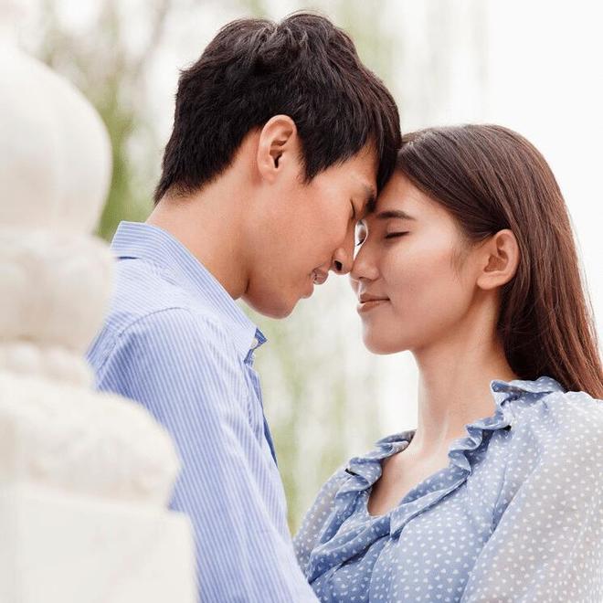 昨晚梦见跟一个陌生男子结婚了，是寓意何在？