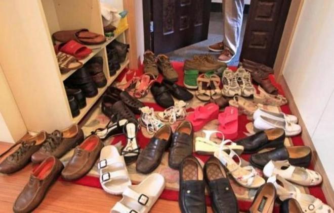 梦见已故亲人的鞋子和衣服，穿越时空的情感纽带