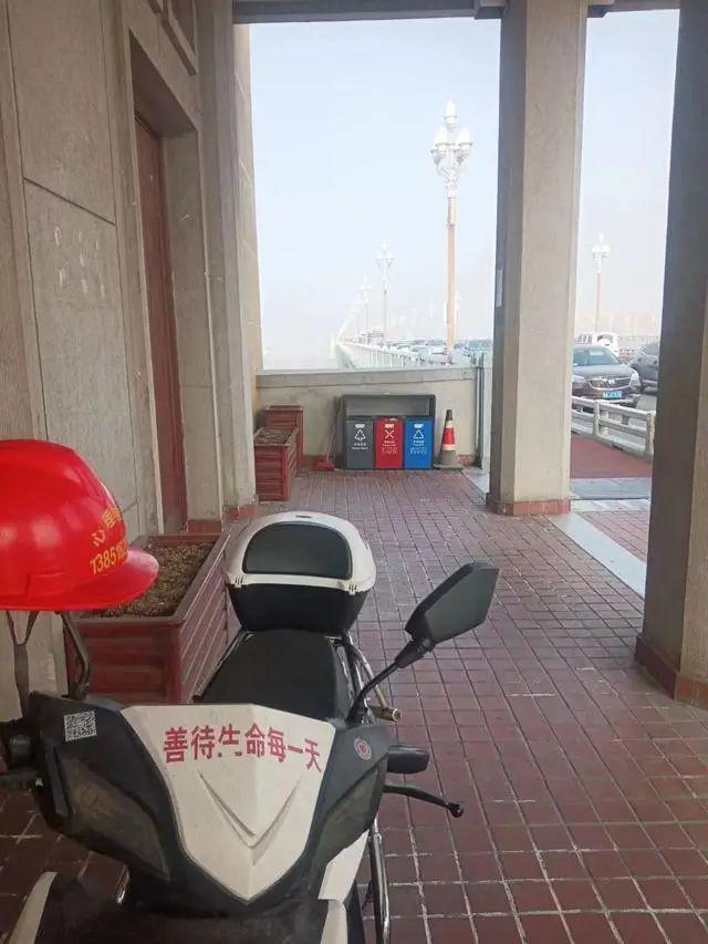 劝解轻生人的话为了劝阻轻生者，日本自杀森林挂满飞机杯插图3