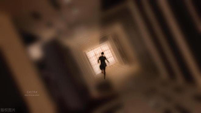 梦境双影，解析晚上梦到两个男人亲你的深层含义与心理暗示