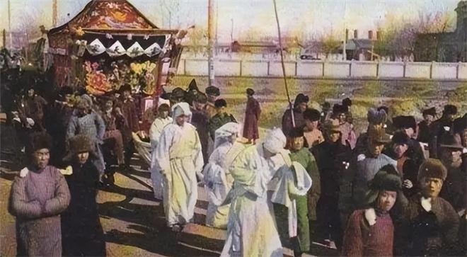 梦回往昔，解析梦到已故亲人葬礼的深层含义