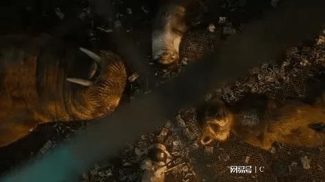 梦魇之境，解读一条莽蛇缠树，另一条吞噬友人的深层寓意