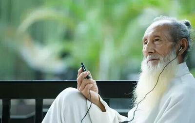 梦见已故爷爷奶奶卧病在床的预兆，探寻梦境背后的深层含义与心理启示