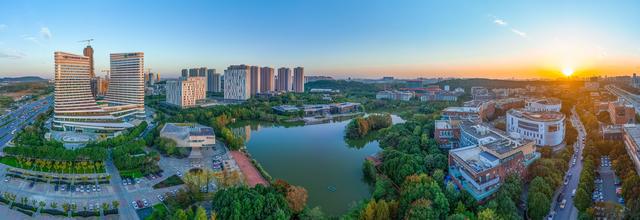 光谷为新：解码光谷35年蝶变密码，从“一束光”到“世界光谷”