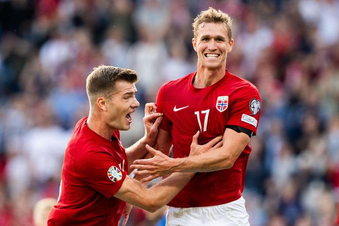 图片[2]-哈兰德4分钟双响！完美1年收官：3冠3金靴56球，甩开姆巴佩-千博