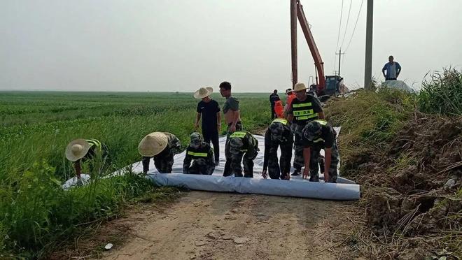 梦途泥泞，探索在路上奔跑然后弄了一身泥浆的深层寓意