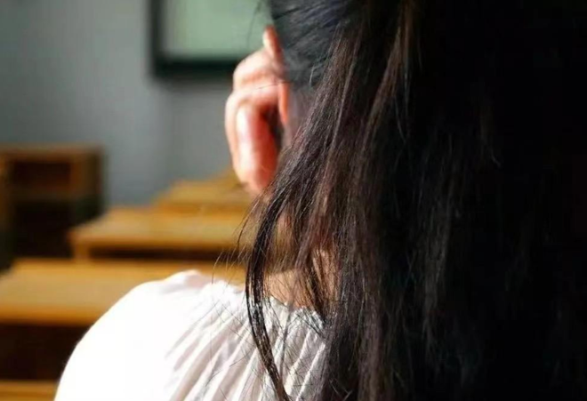 梦中绮梦，解读梦见与同性亲热女生背后的心理密码