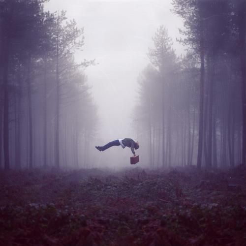 梦见在看喜欢的人的照片，潜意识中的情感与渴望