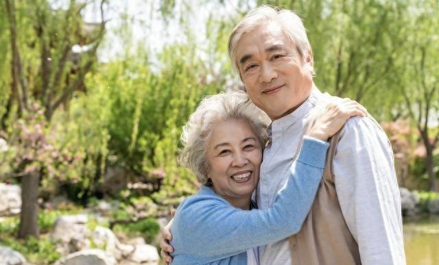 梦境交织，昨晚梦见自己戴孝又梦见邻居结婚的深层解析
