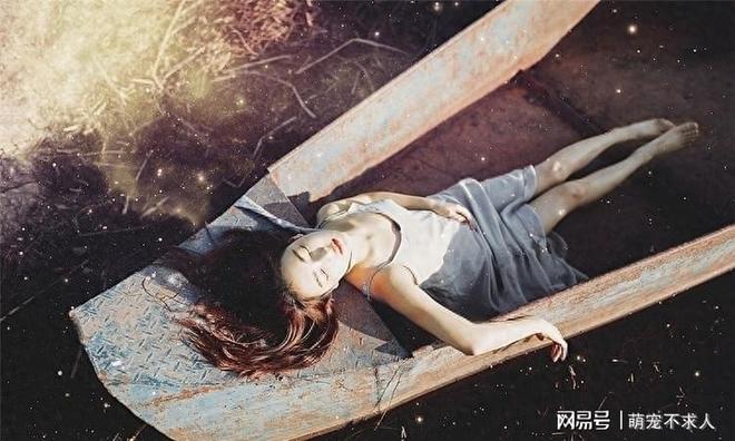 梦到自己亲人的棺材，梦境背后的深层含义与心理解析