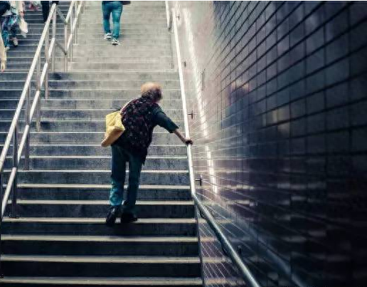 梦见过世了的亲人，心灵的桥梁与未竟之事的征兆