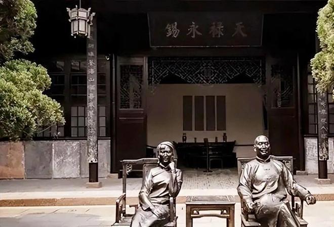 梦回往昔，泪洒坟前，解析梦见去死去丈夫坟地的深层含义