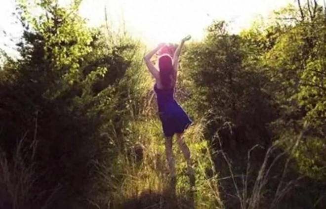 梦境交织的情感迷雾，梦见喜欢的男生与别的女生亲近解析