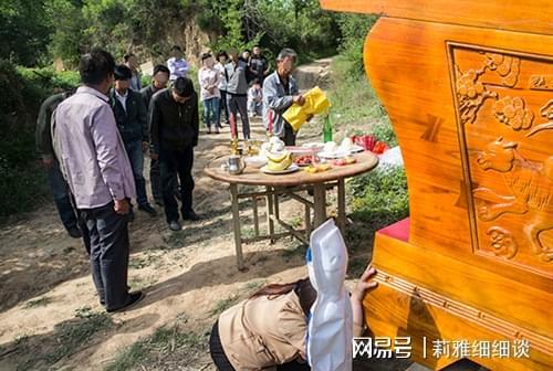 急梦之谜，死人出殡与三口棺材的深层寓意