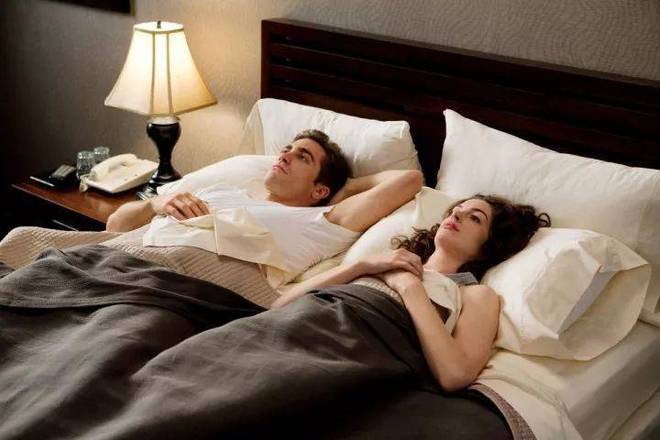 夫妻同夜异梦，蛇的意象与情感交织的深层解析