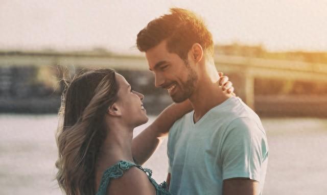 梦中疏离，解析梦到男朋友与他人共欢，却独留自己的心理暗流