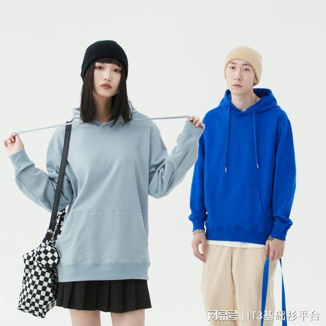 休闲衣服新潮流：谁将成为你的最爱？