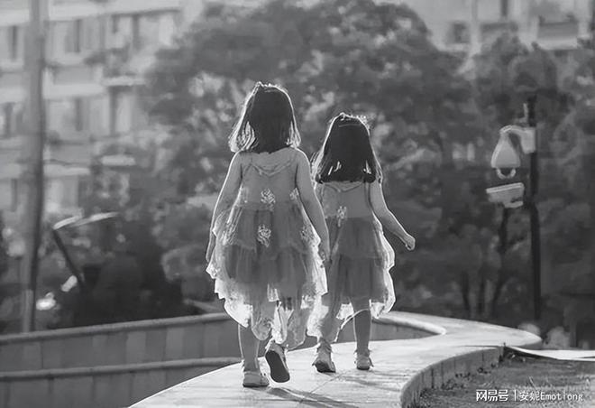 梦境迷雾，解析梦到死人牵着小女孩又把八孩摔死了的深层含义