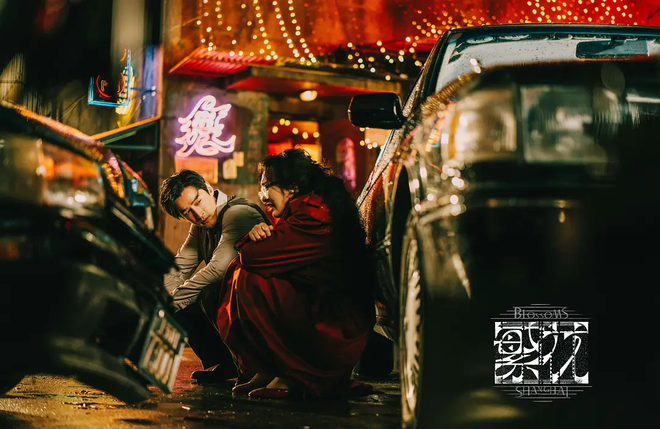 梦境中的情感纠葛，男友父亲的安慰与拥抱的深意