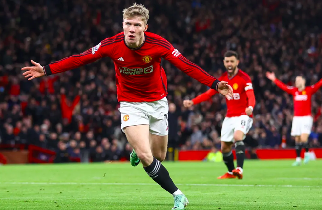 图片[2]-豪门对决夜：曼联2-2热刺6轮1胜 皇马4-1巴萨夺冠 罗马1-3米兰-千博