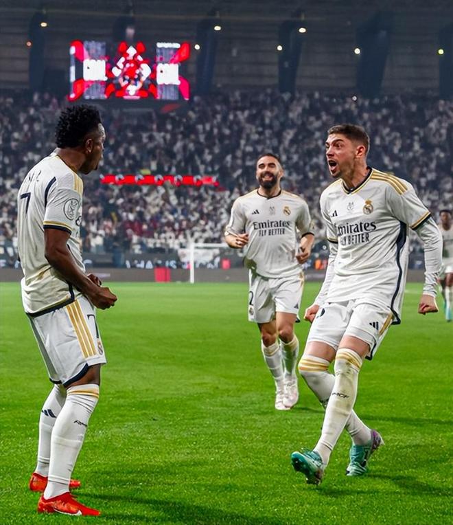 图片[7]-豪门对决夜：曼联2-2热刺6轮1胜 皇马4-1巴萨夺冠 罗马1-3米兰-千博