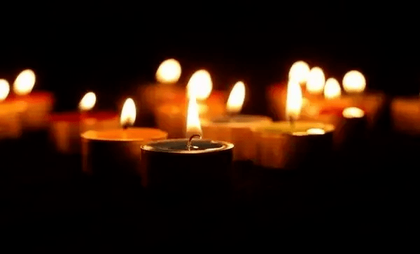 梦见妈妈给死去的亲人烧纸，寓意与解析