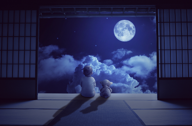 梦境中的温情重逢，解读梦见死去的亲人在门口看的深层含义