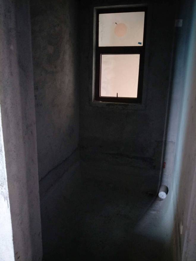 正愁没钱装修，邻居建议直接住毛坯房，是否太荒谬了？