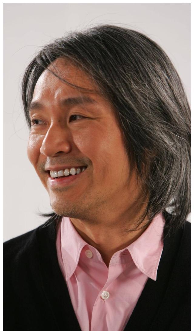 詳細剖析周星馳的成名之路：為一句臺詞跪求導演，沒人能隨便成功