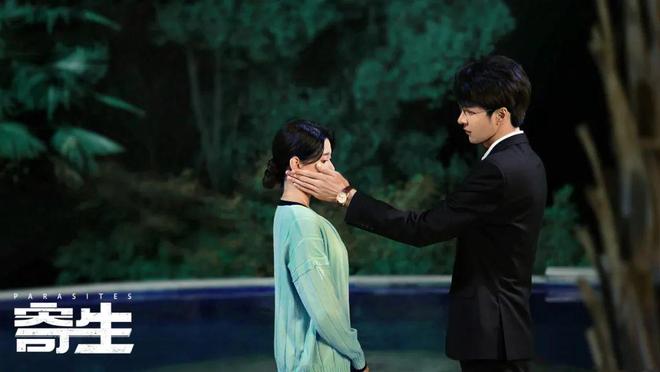 梦境交织的情感纠葛，前男友与现男友的影像在梦中交错