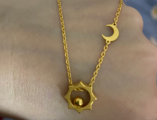 梦见自己带黄金项链还捡到了100元钱，财富与幸运的预兆