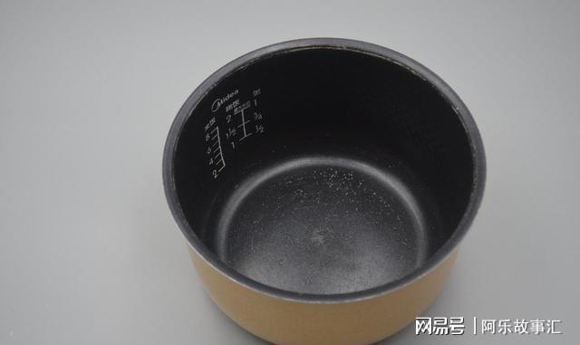 电饭煲内胆外侧沾水怎么办