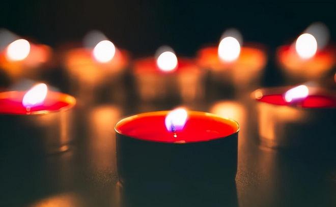 红色梦境中的团聚，解析梦见已故亲人都穿红衣的深层含义