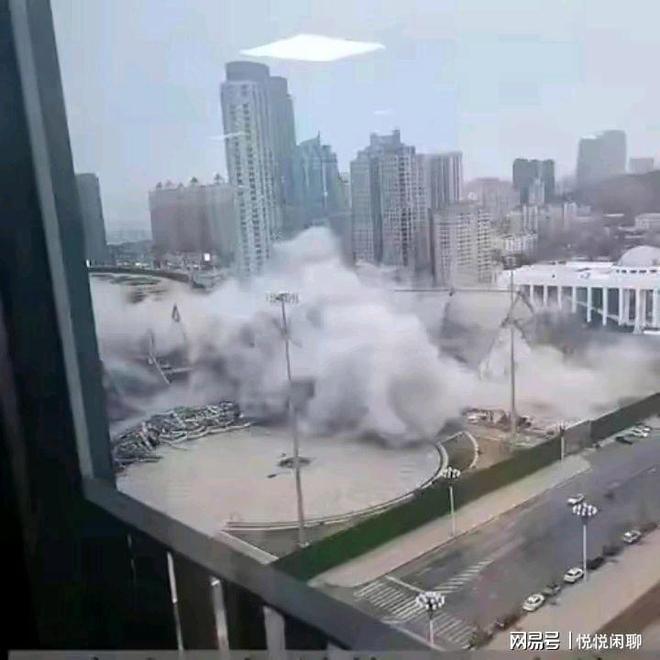 梦境的震撼，解析梦见对面的楼房倒塌的深层含义