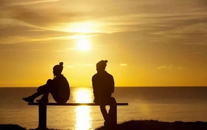 梦见前任男友背叛自己，梦境背后的情感解析与自我疗愈