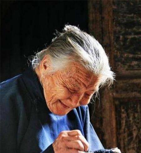 梦魇中的母爱，解读梦见妈妈因病去世的深层含义