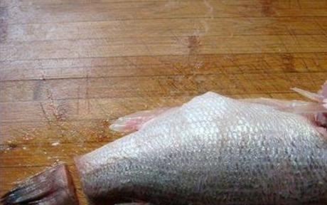 梦境解析，梦到鱼没有头，寓意何在？