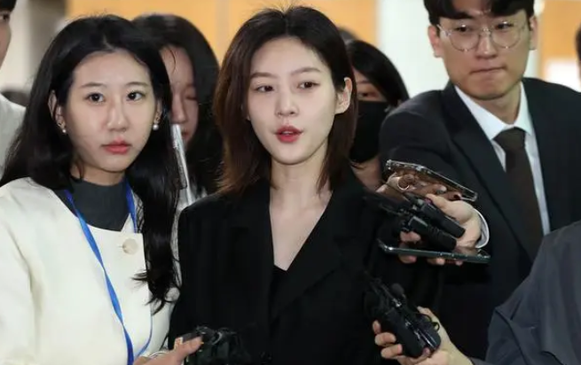 金秀賢疑戀情曝光？金賽綸曬與他貼臉照秒刪，小他12歲因酒駕封殺