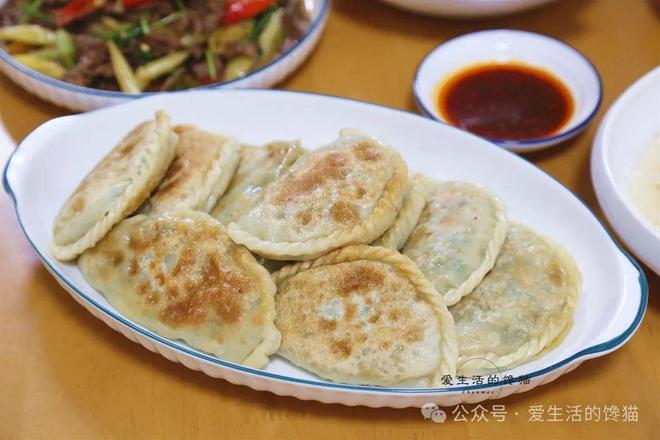 梦回餐桌，解析我昨晚梦见跟朋友吃韭菜盒的深层含义