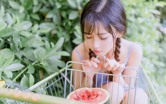 梦见与前任订婚，旧情复燃的预兆，还是内心的渴望？