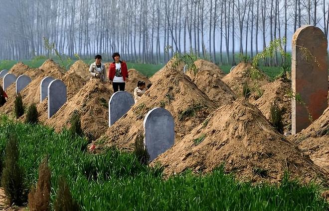 梦见坟墓里有人说话，探索梦境背后的深层含义