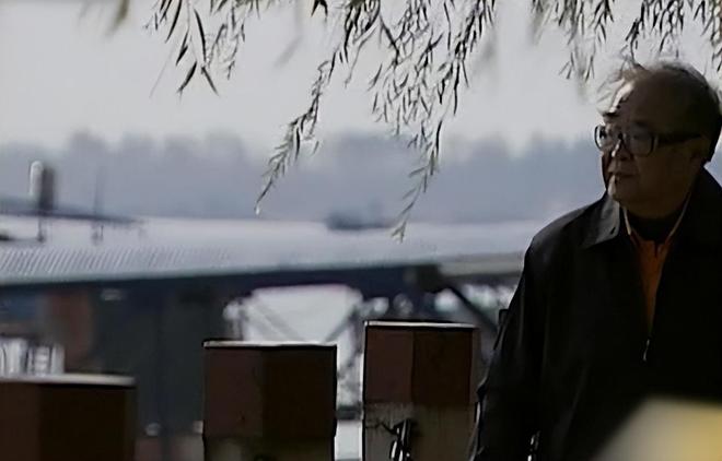 晚上梦见已故亲人，共赴未竟之事，心灵深处的重逢