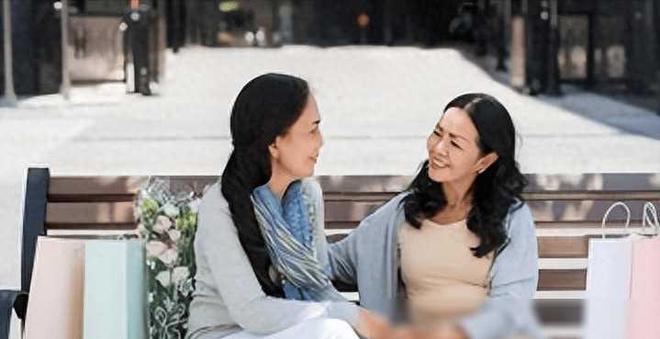 梦回亲情，我为何在梦中为奶奶剪头发？