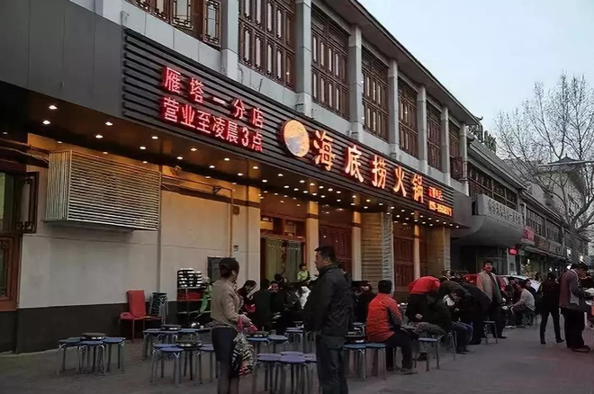 中國最牛服務員：從月薪百元，到身家百億